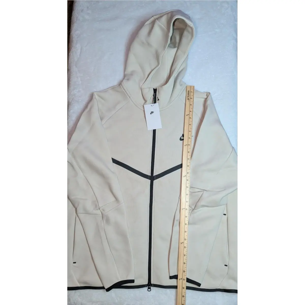 Nike clothing - Ivory (UPC: 197602891478) 6