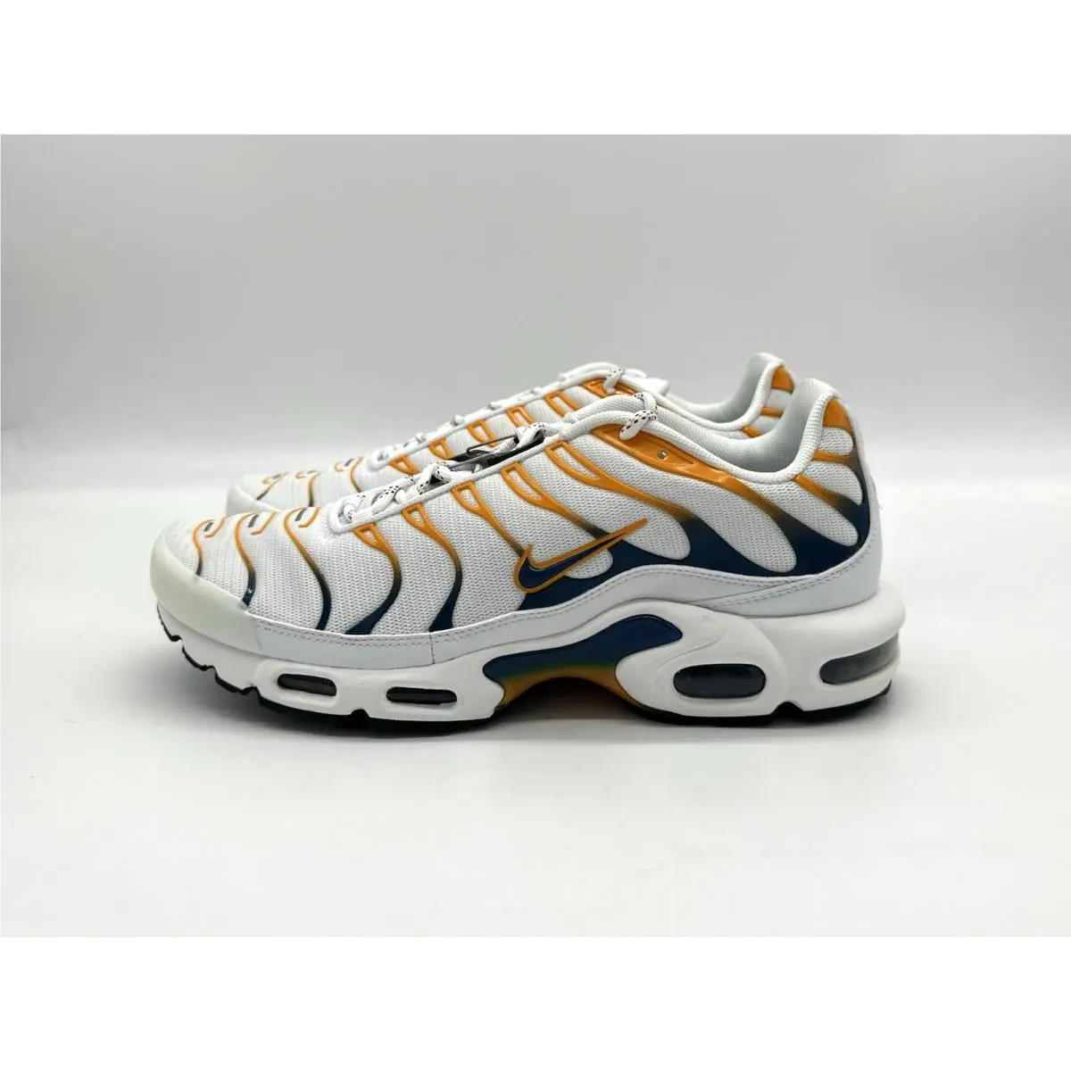 Nike Air Max Plus Men`s Size 10 White Marina Kumquat Running Shoes DV3507-100