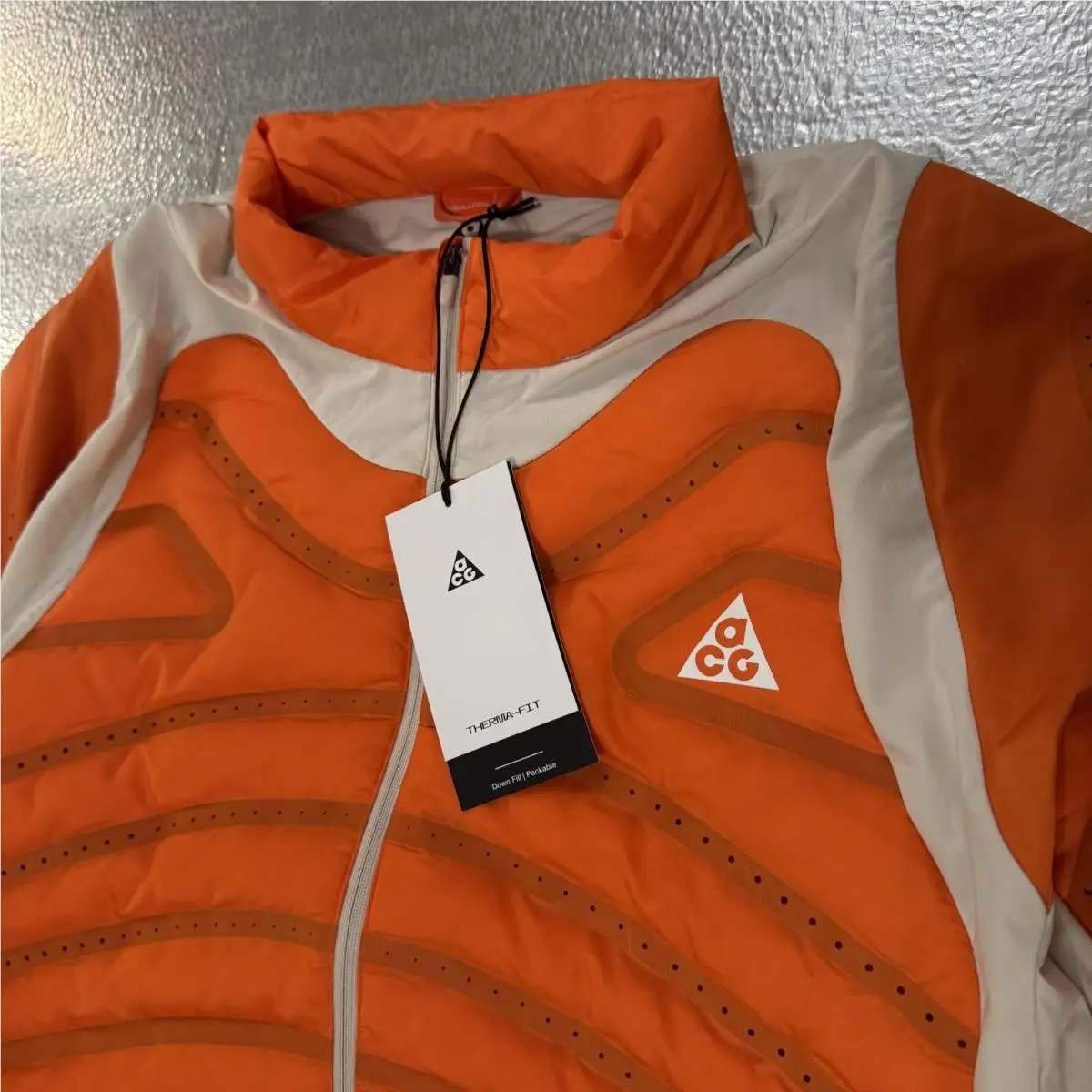 Nike clothing - Orange (UPC: 0198488839547) 0