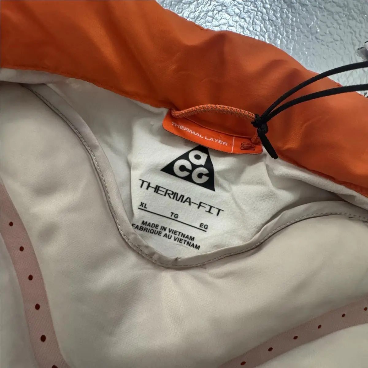Nike clothing - Orange (UPC: 0198488839547) 4
