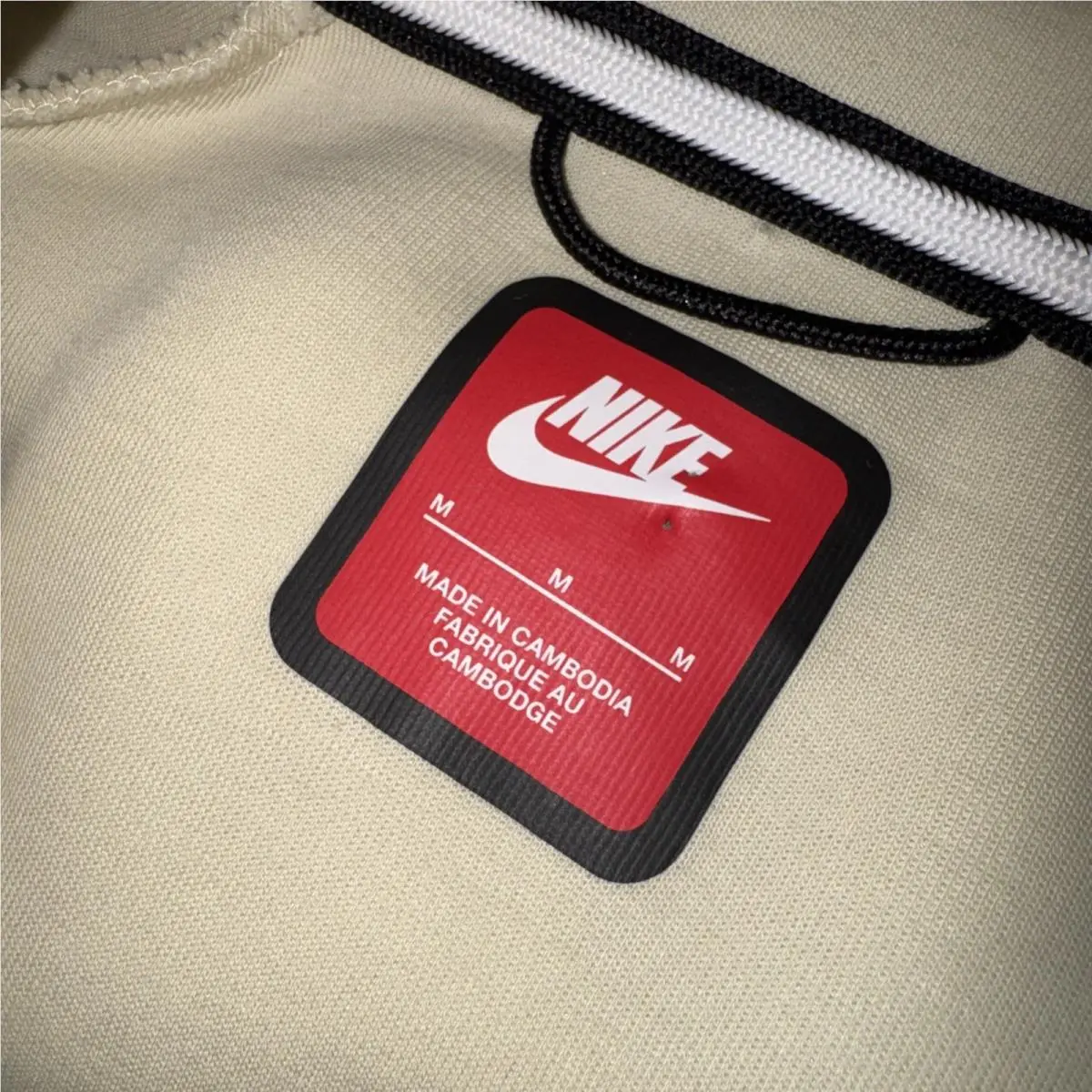 Nike clothing - Khaki (UPC: 0197859955961) 1
