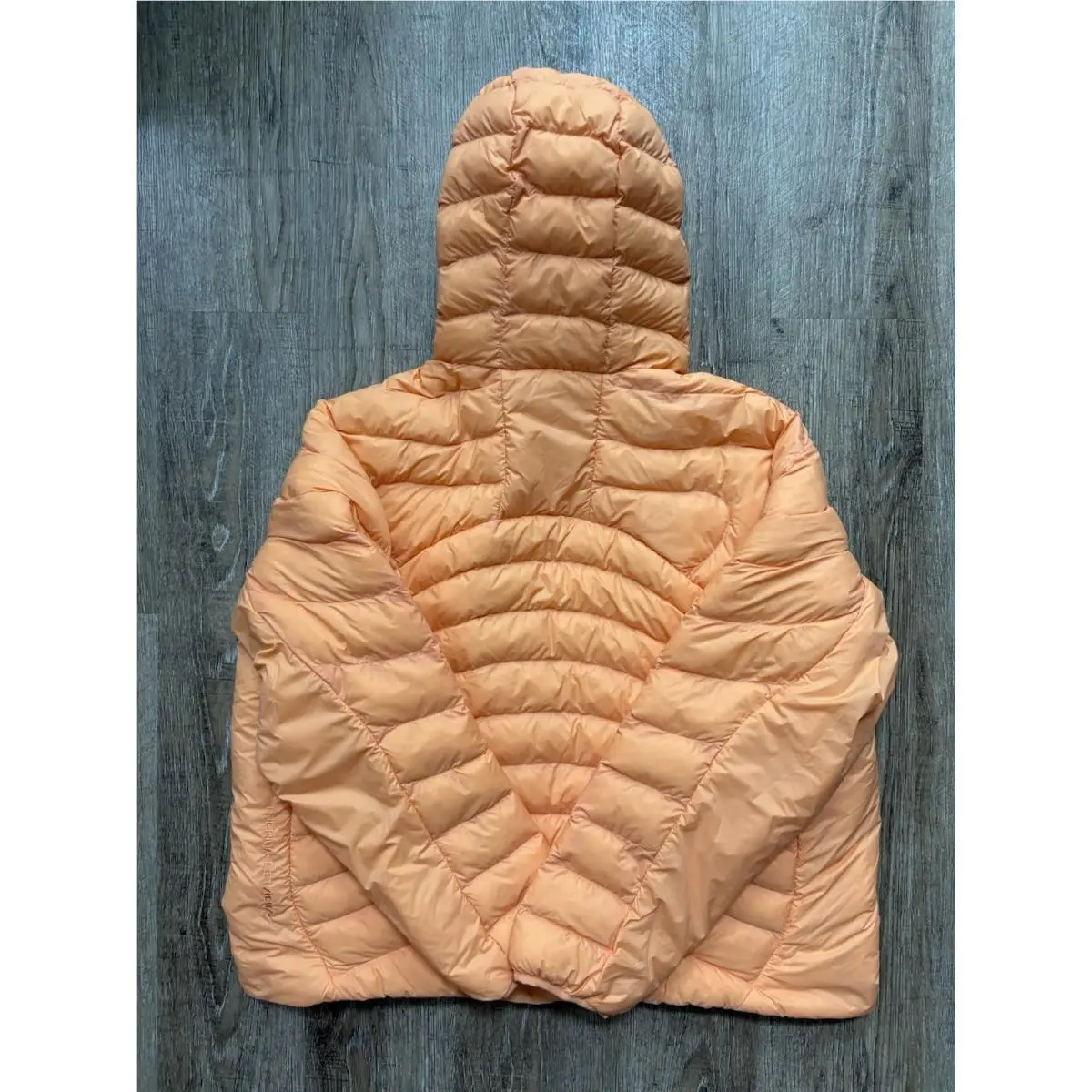 Nike clothing - Orange (UPC: 0198482024239) 0