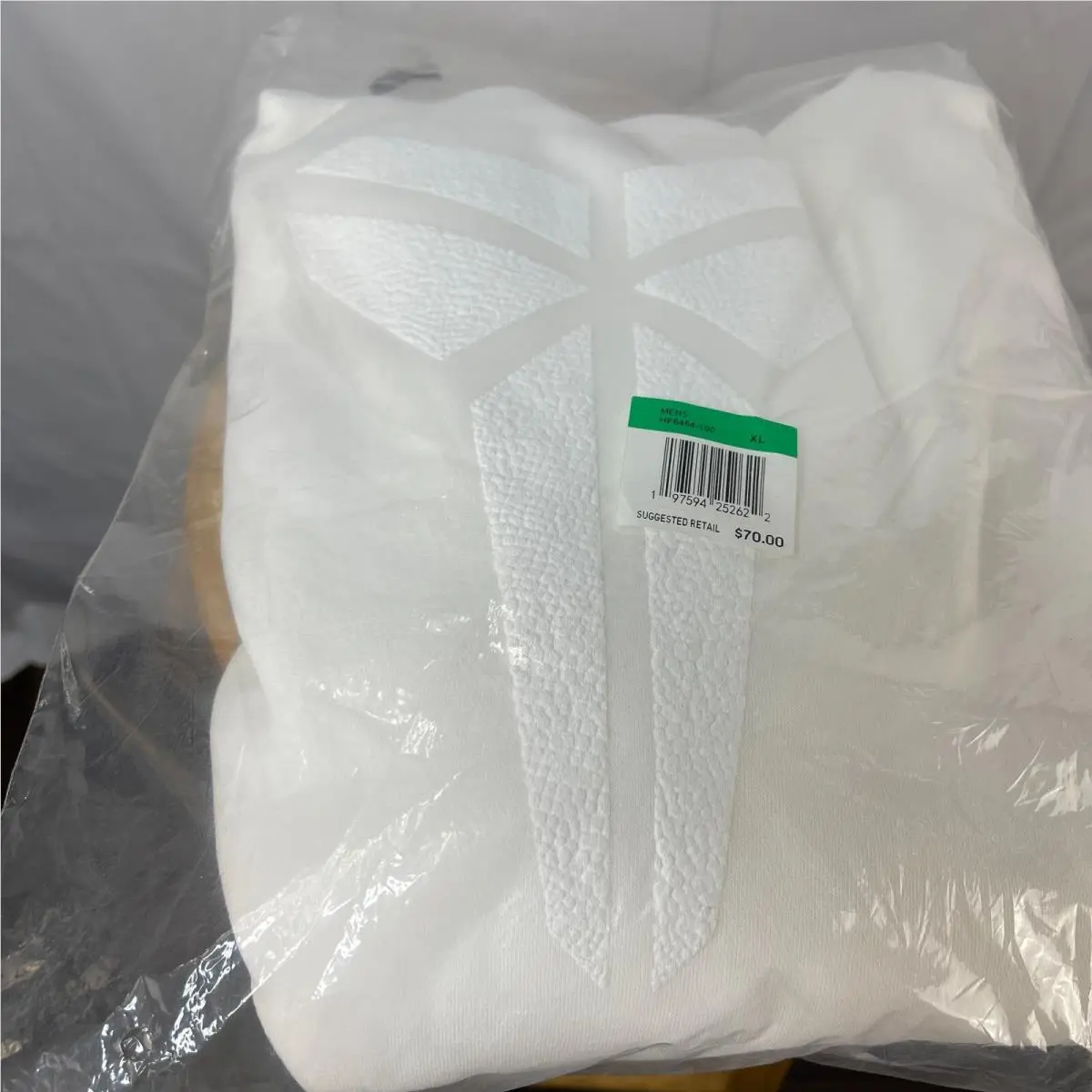 Nike clothing - White (UPC: 197594252622) 0