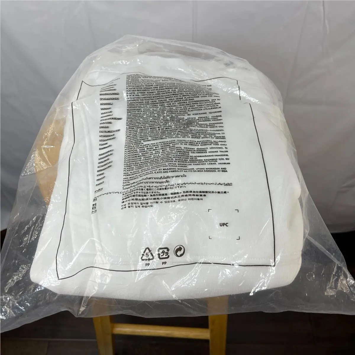 Nike clothing - White (UPC: 197594252622) 1