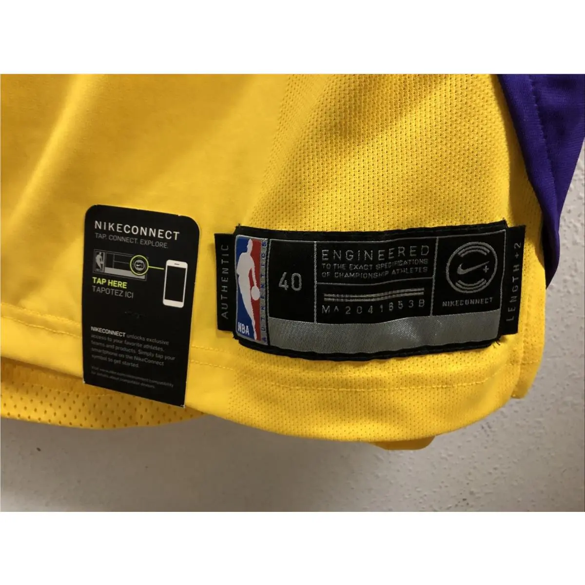 Nike clothing - Gold 1