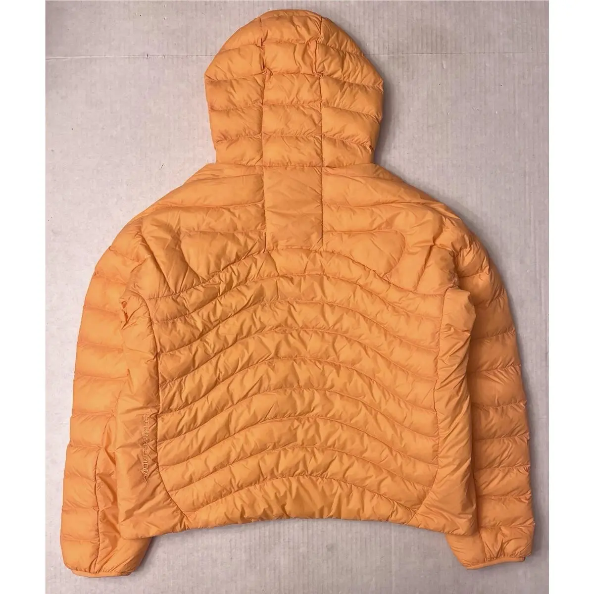 Nike clothing - Orange (UPC: 198482040802) 3