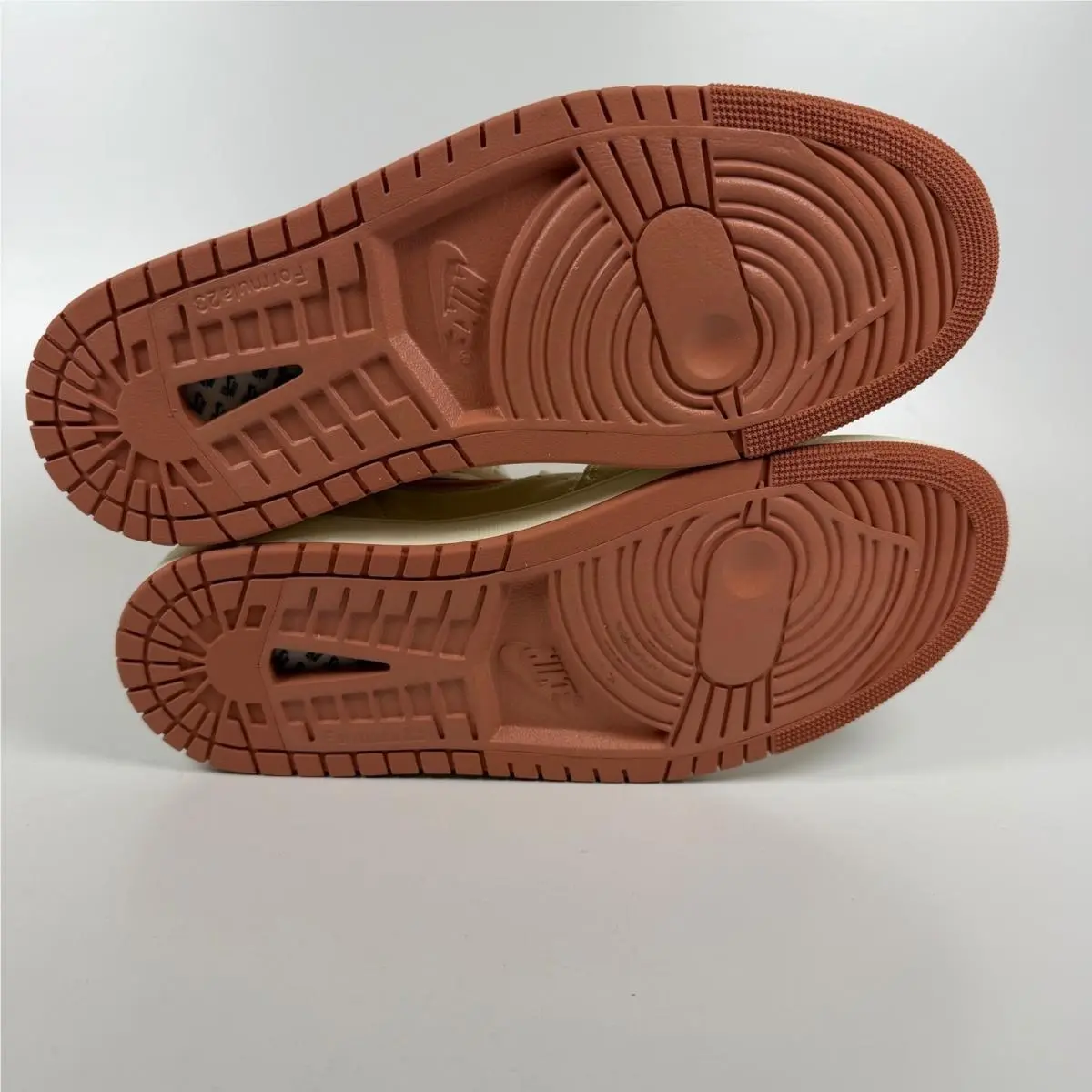 Nike shoes - Jordan 1 High Zoom CMFT 2 - Beige 4