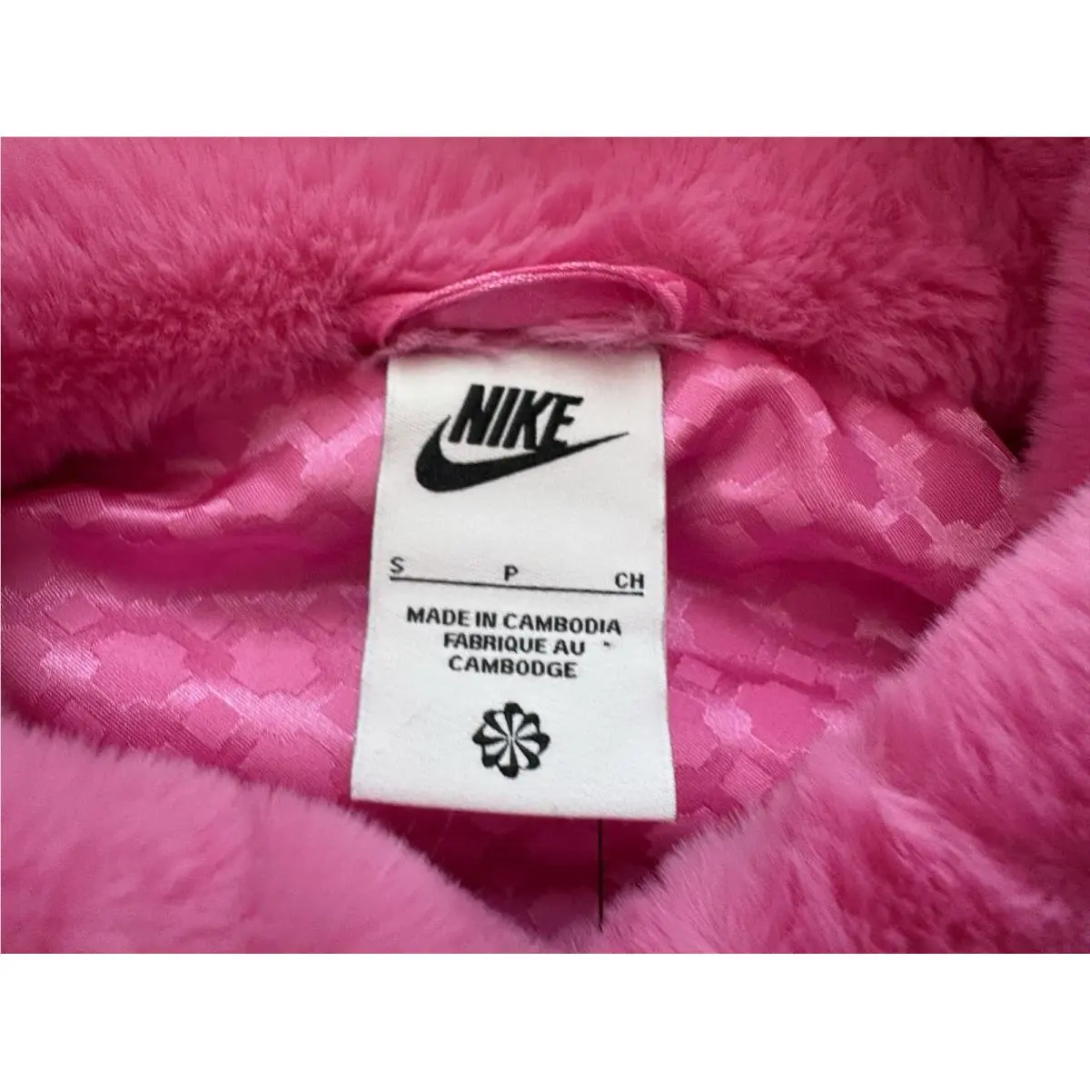Nike clothing - Pink (UPC: 0198483165559) 1