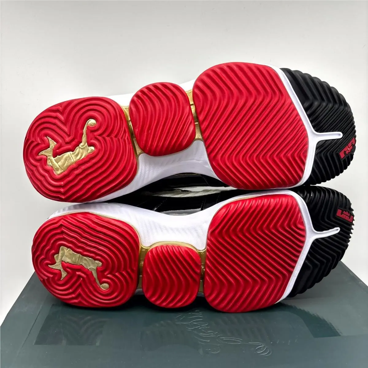 Nike shoes - Nike LeBron 16 CD2451-101 - LeBron - CD2451-101 - White (UPC: 193149885819) 3