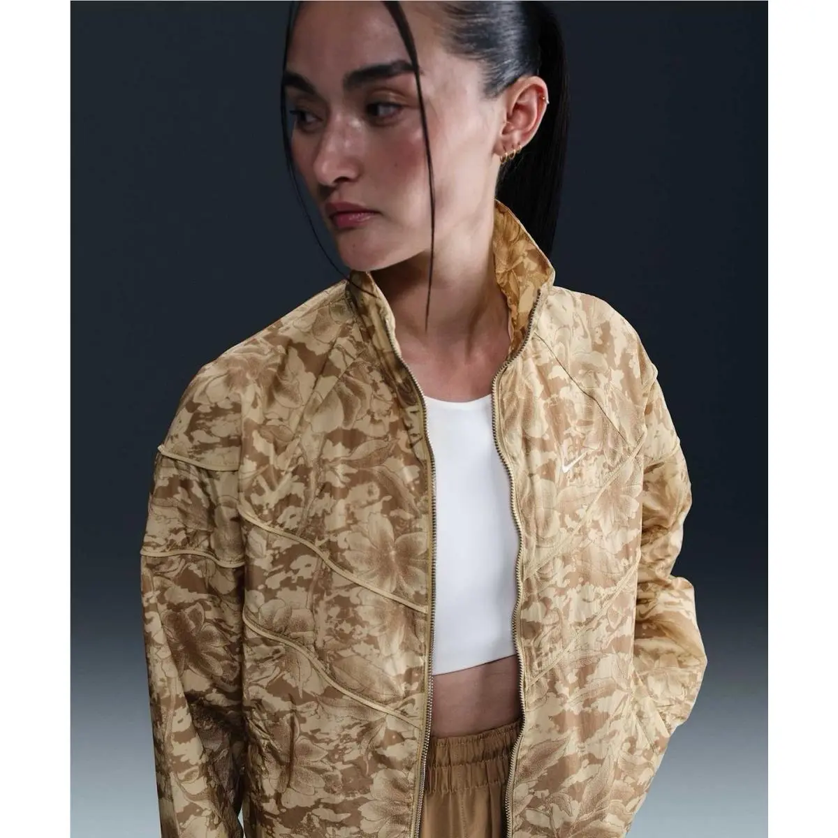 Nike clothing - Beige (UPC: 0197860217461) 0
