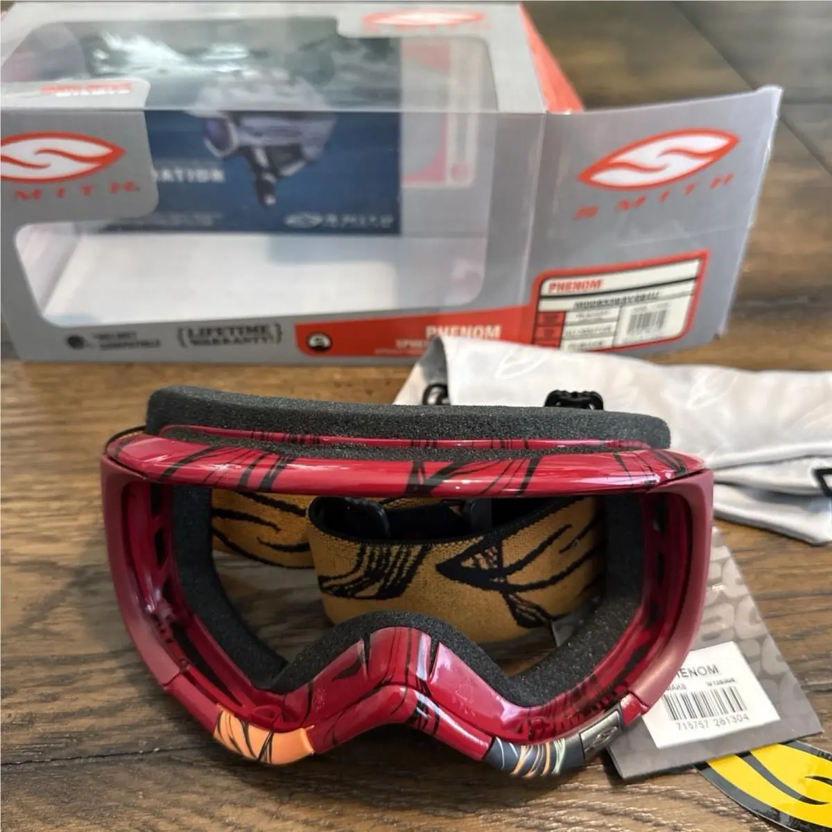 Phenom Ski Snowboard Goggles Amazing Retro Unique Red by Smith Optics