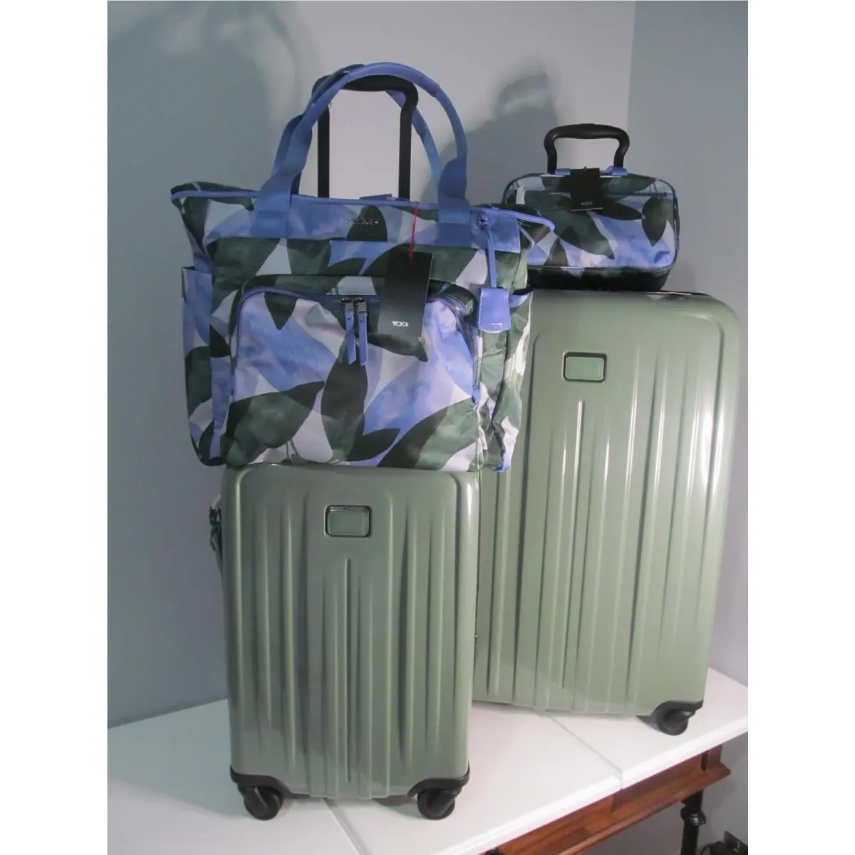Tumi International V-4 Womens Mist Green Extended Trip 4 Piece Luggage Set