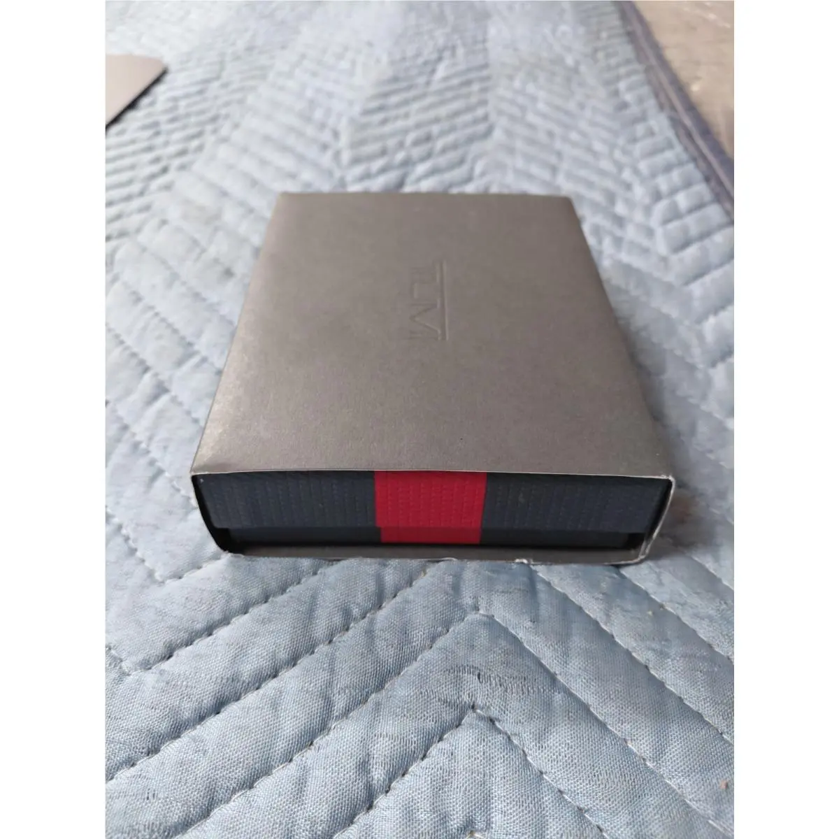 Tumi Nassau Slg Gusseted Leather Card Case Wallet ID Window Black 01262156DT