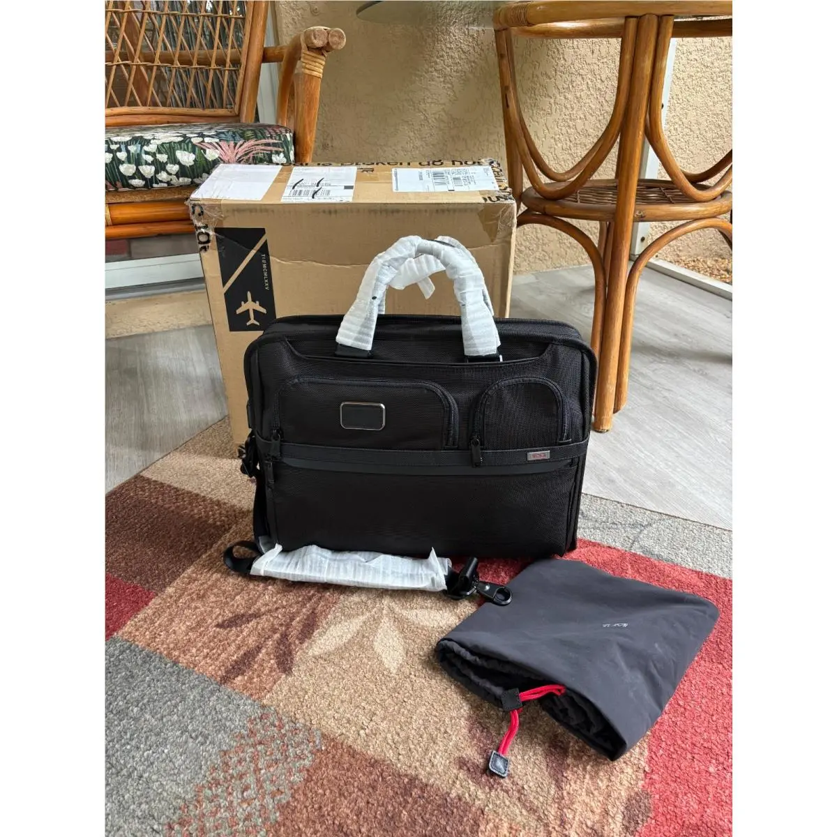 Tumi Alpha 3 Compact Large Screen Laptop Brief 17 Black 117302