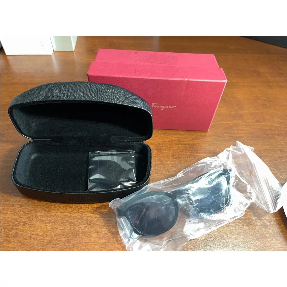 Salvatore Ferragamo Sunglasses SF886S 001 50