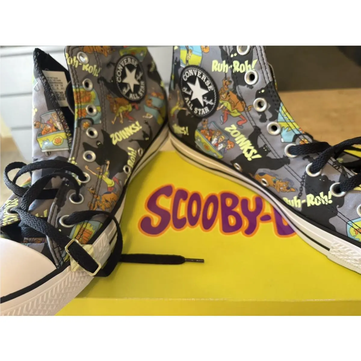 Size 11 Mens Converse Chuck Taylor High Tops Scooby Doo “chased by Ghosts”
