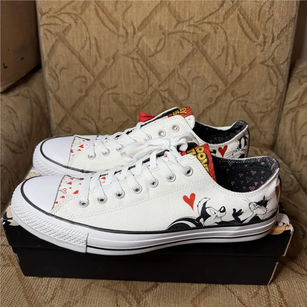 Converse Chuck Taylor All Star Looney Tunes Pepe Le Pew Sneaker White Men 11.5