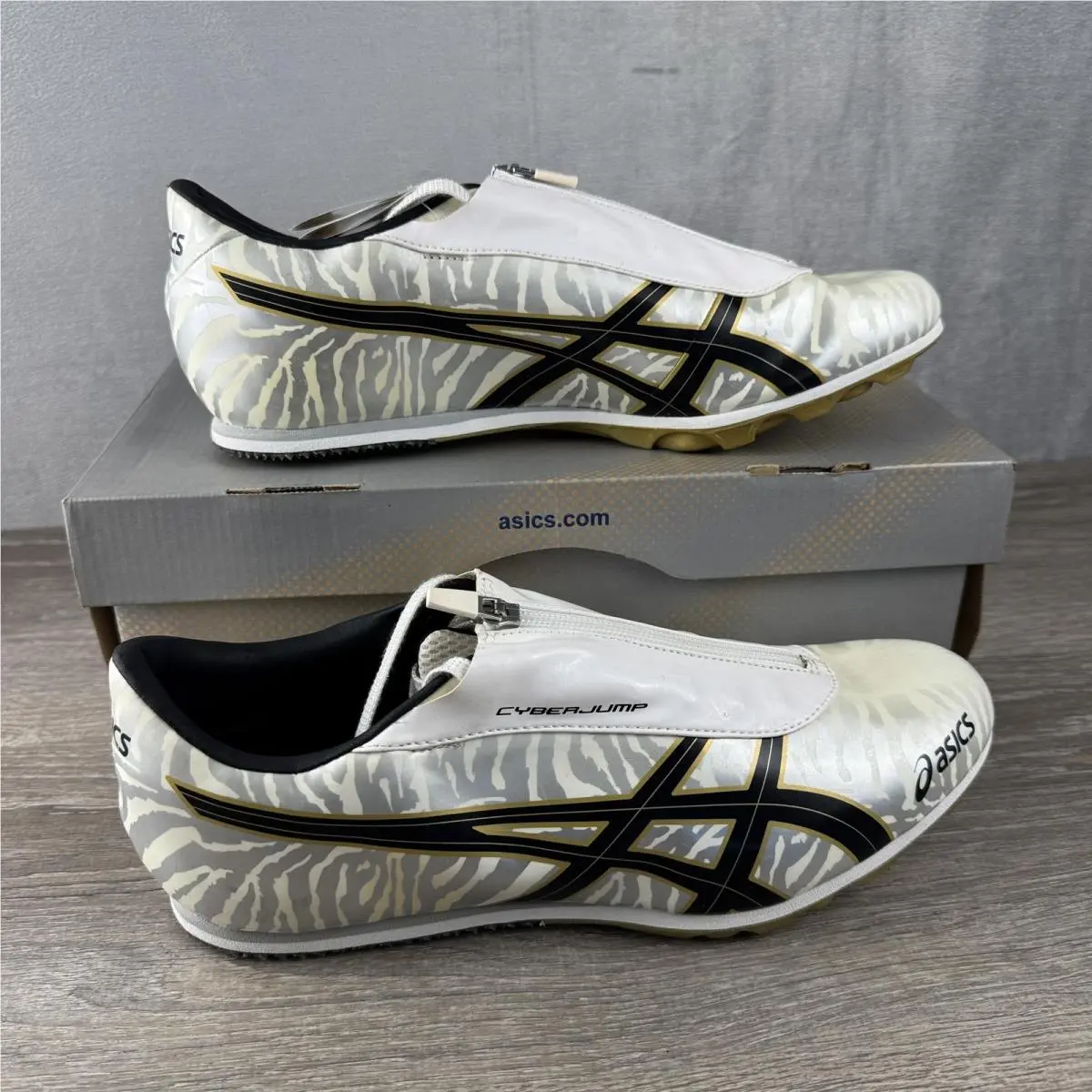 Asics shoes - ASICS Cyber Jump London - Cyber Jump London - G204Y - White 0