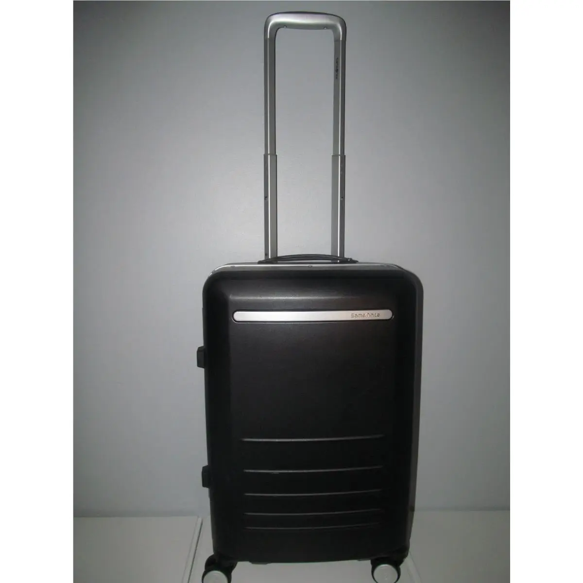 Samsonite Vaultex Pro Black 23 Global Carry-on Spinner-tsa Lock System-$299.NWT