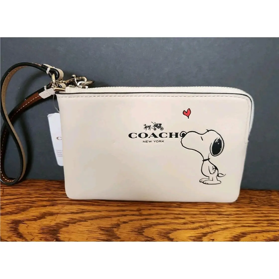 Coach x Peanuts Snoopy Heart Valentine Wristlet - Chalk White
