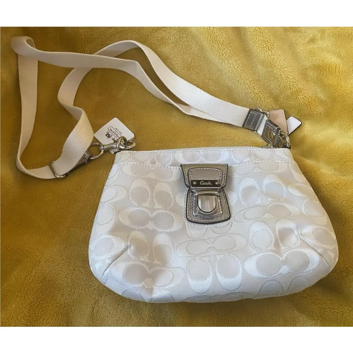 Coach Signature Logo Canvas/leather Poppy Silver/silver Crossbody Bag 47018 Mint
