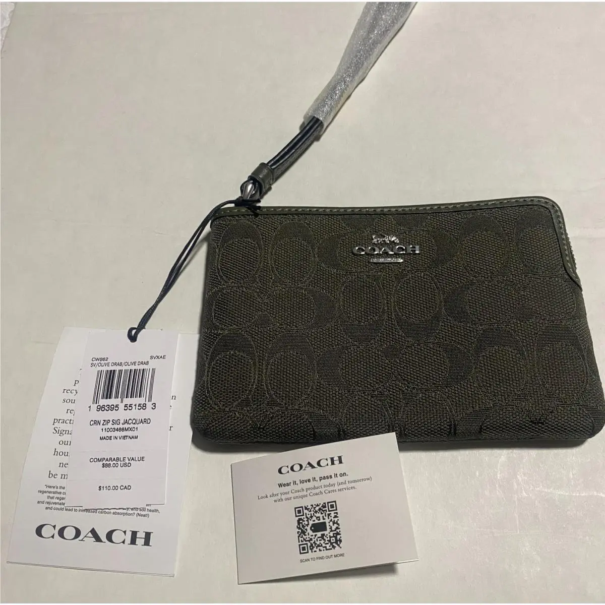 Coach Corner Zip Wristlet Color Olive Drab