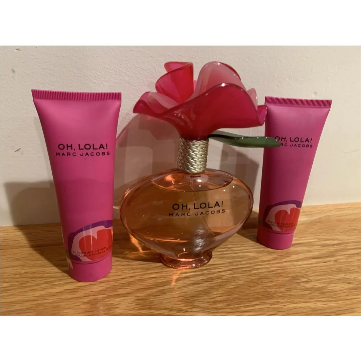 Marc Jacobs OH Lola 3-Pc Set Eau De Parfum 3.4oz 100ml Edp + Lotion Gel