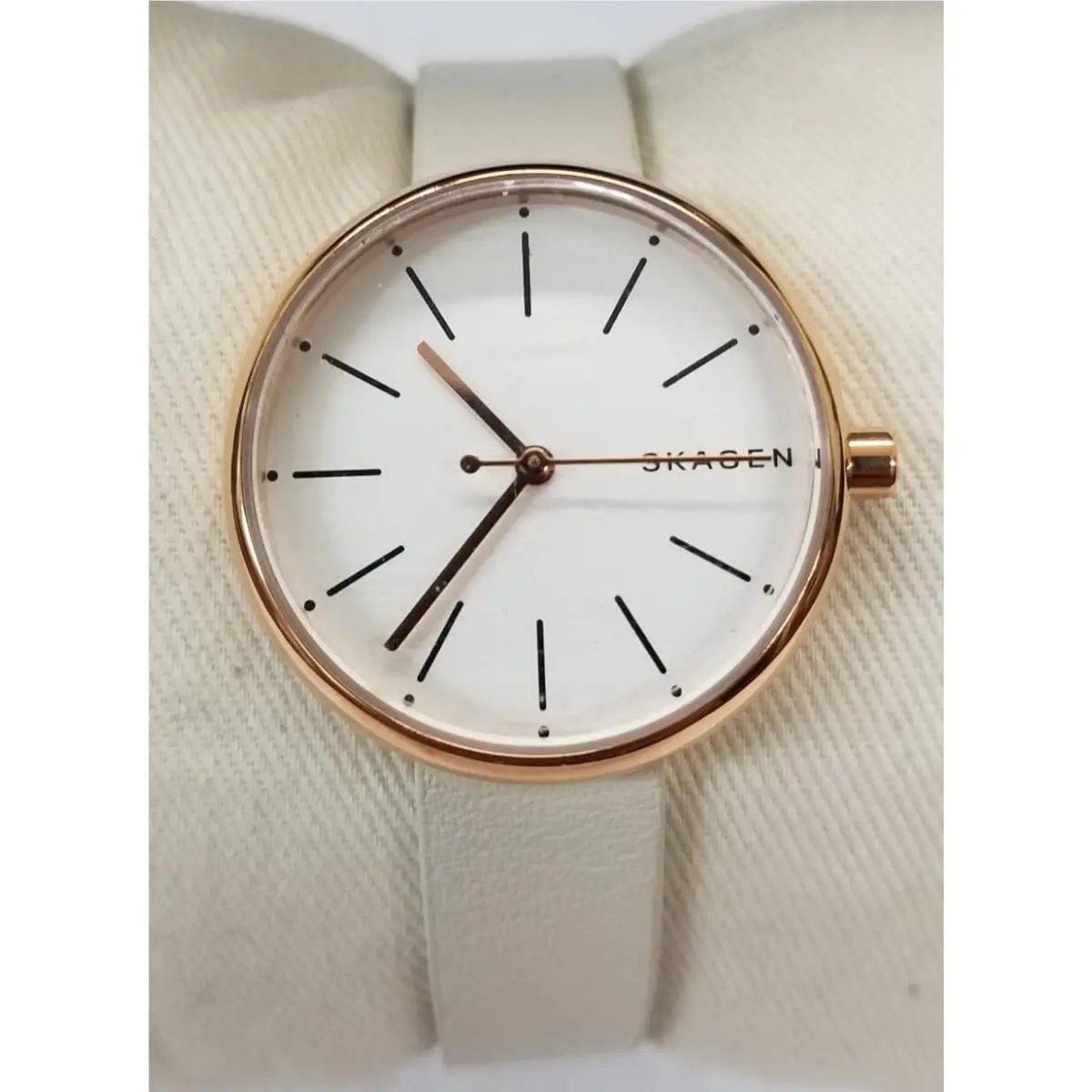Skagen SKW2595 Signature White Dial White Leather Strap Women`s Watch