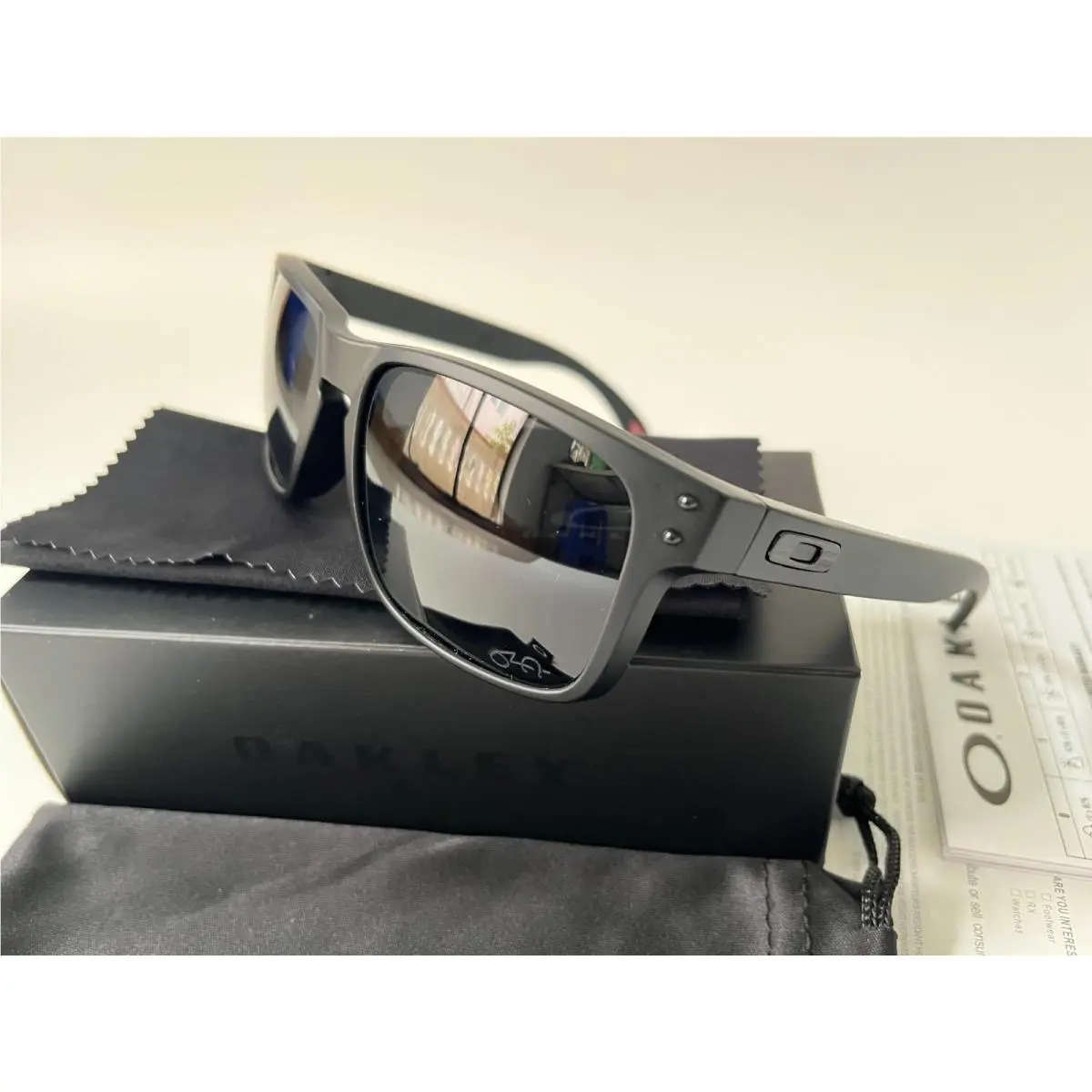 Oakley Holbrook OO9102 Sunglasses Matte Black /bllack Polarized Sunglasses