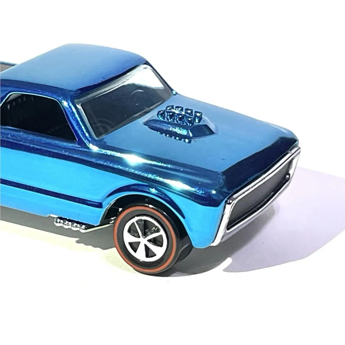 Hot Wheels Custom Made 1968 Custom Fleetside - Ice Blue Redline