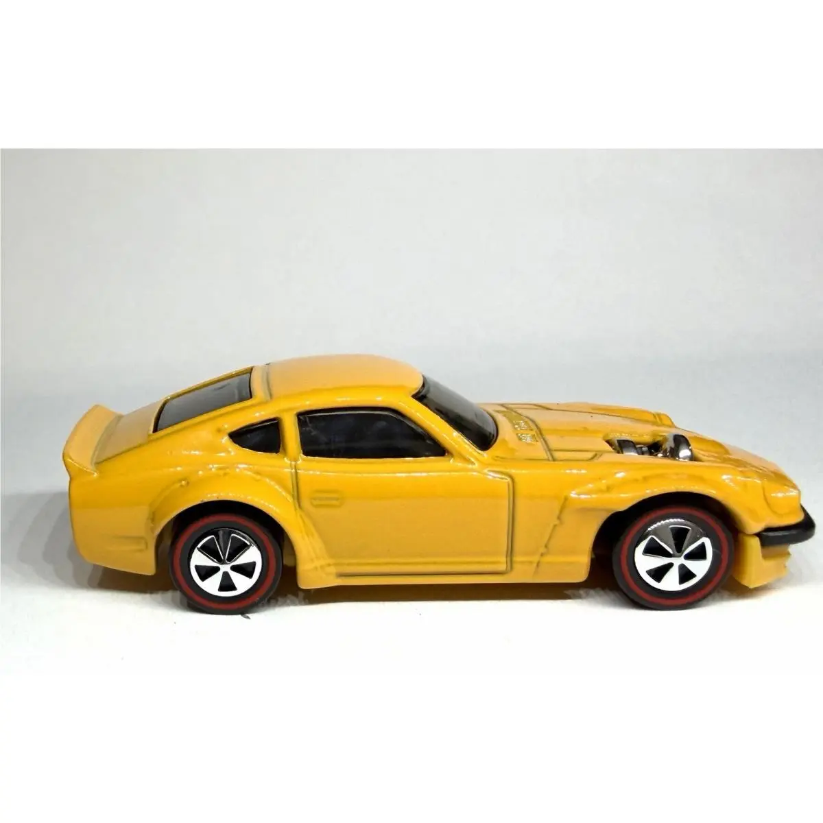 Hot Wheels Custom Made Redline ‘70 Datsun 240Z Turbo Yellow 1:64 Diecast