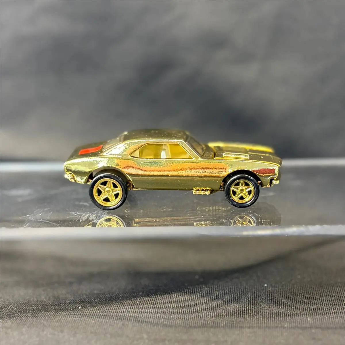 Hot Wheels `67 Camaro – 1995 Fao Schwarz Gold Series II