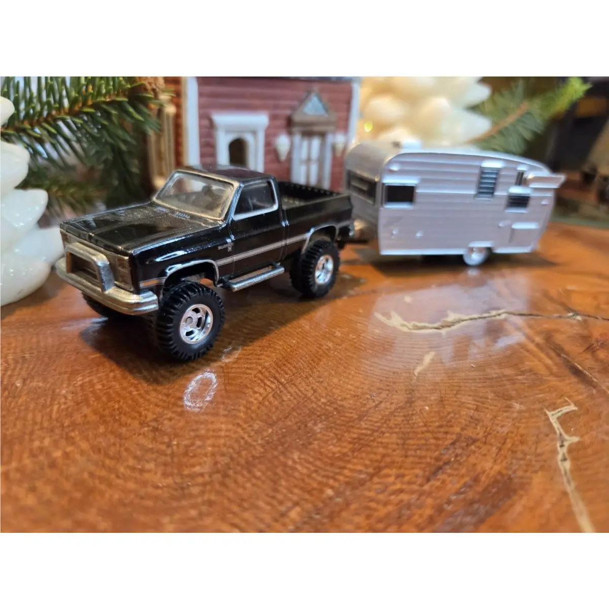 Custom Hotwheels 83 Chevrolet 1500 Truck with Shasta Camp Trailer Adorno