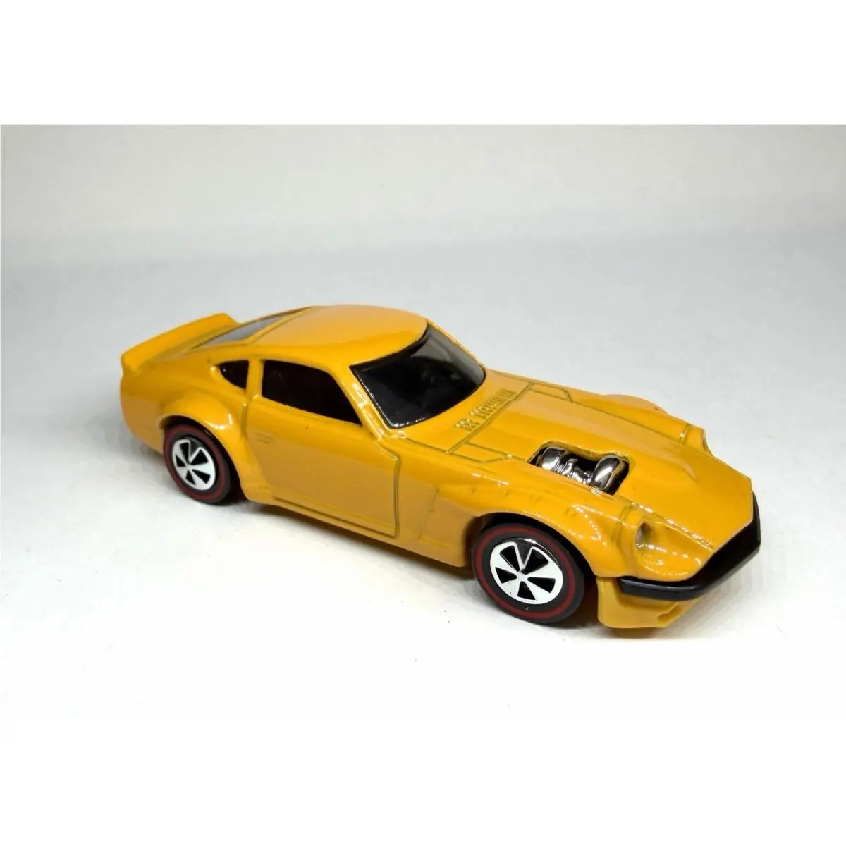 Hot Wheels Custom Made Redline ‘70 Datsun 240Z Custom Yellow 1:64 Diecast