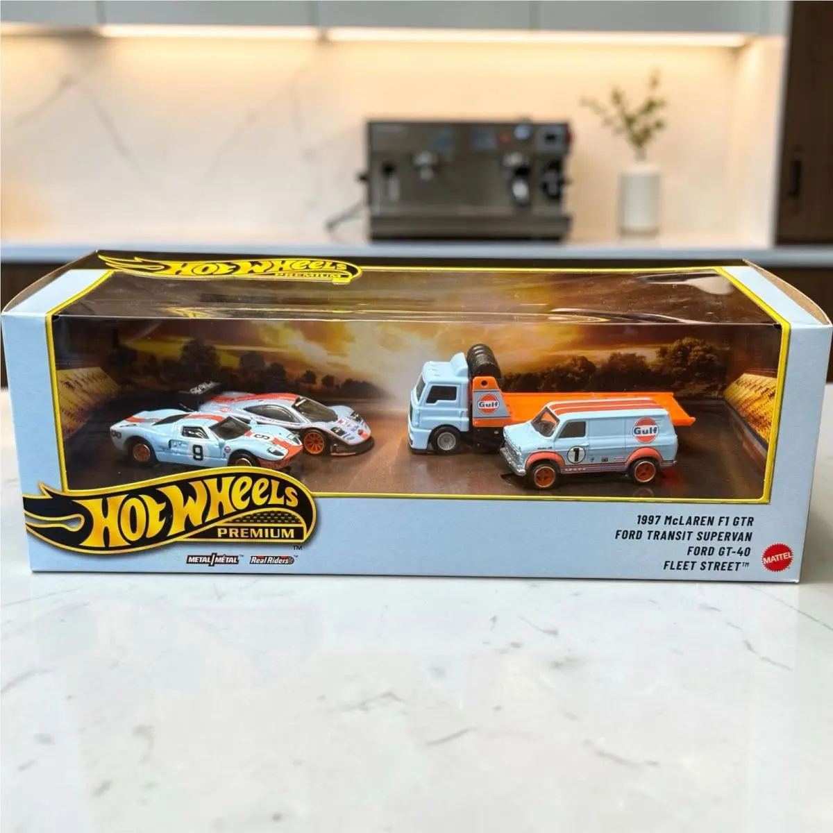 Hot Wheels 2026 Gulf Racing Premium Diorama