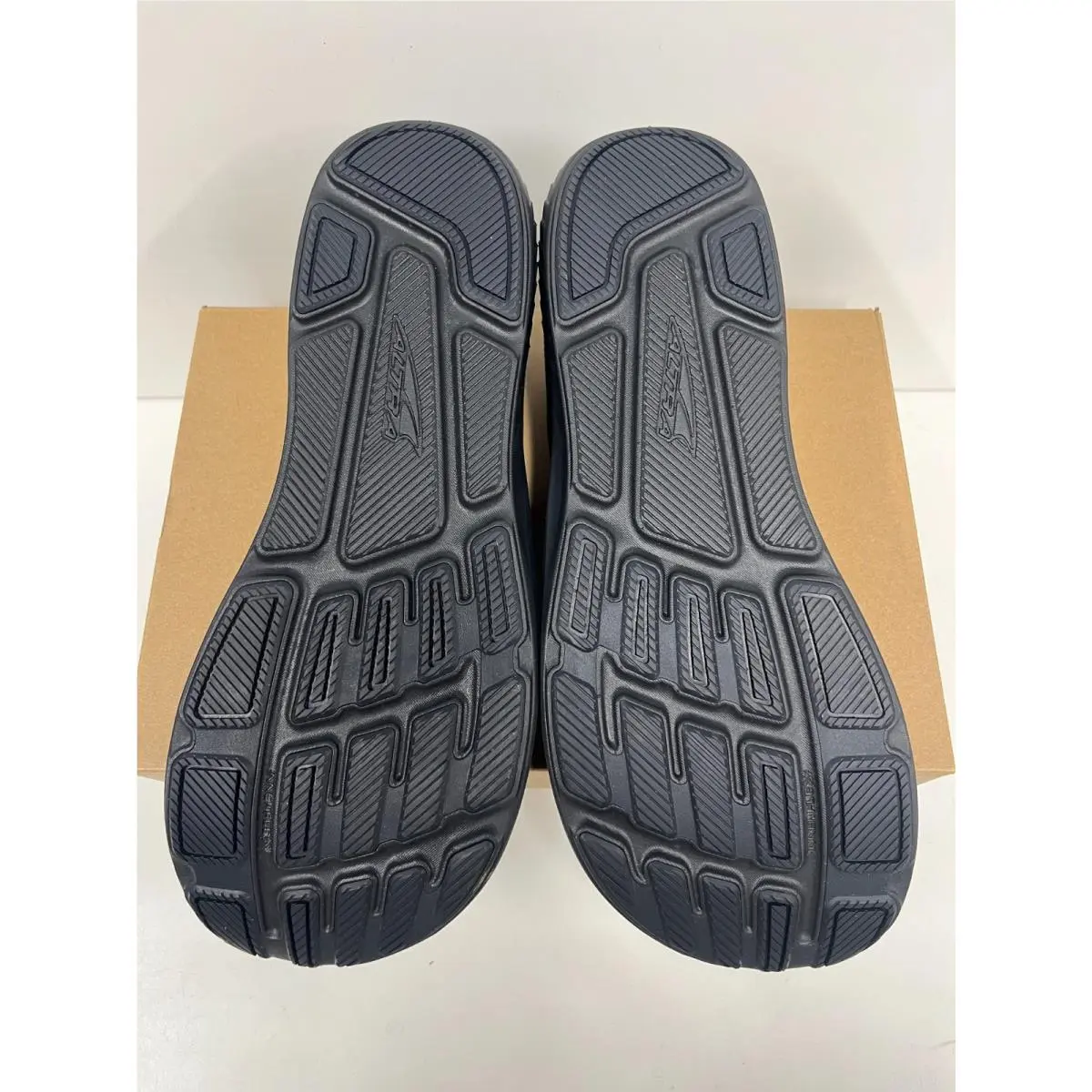 Altra shoes - Altra Escalante 4 - Escalante - Black/White (010) 16
