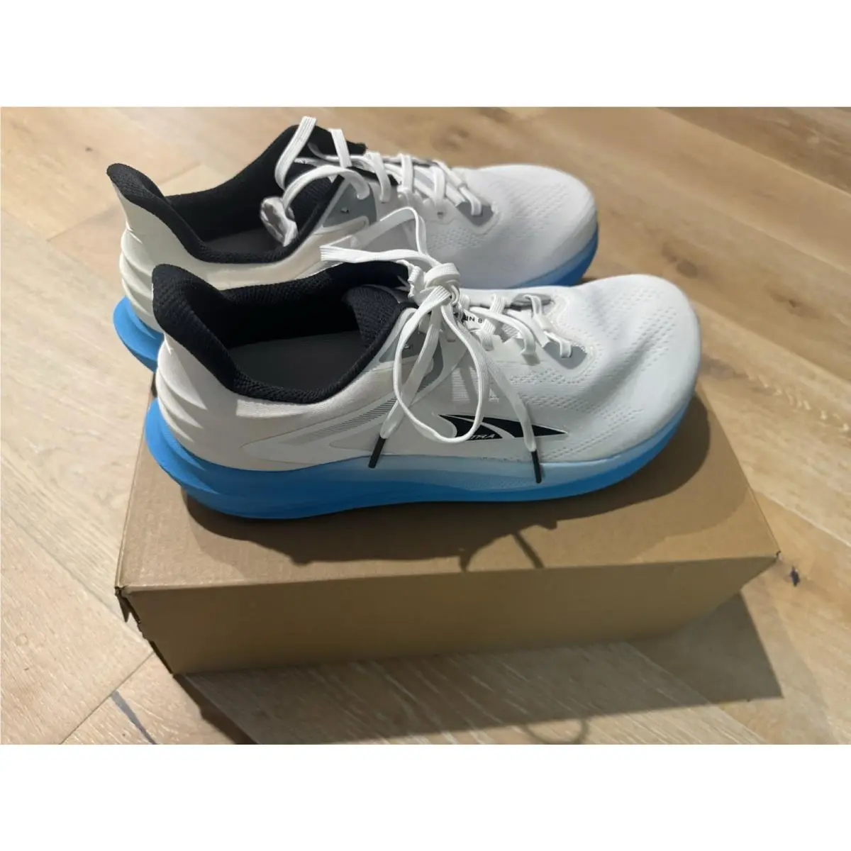 Altra Men`s Torin 8 Running Comfort Recovery Shoes 9.5 US White Blue