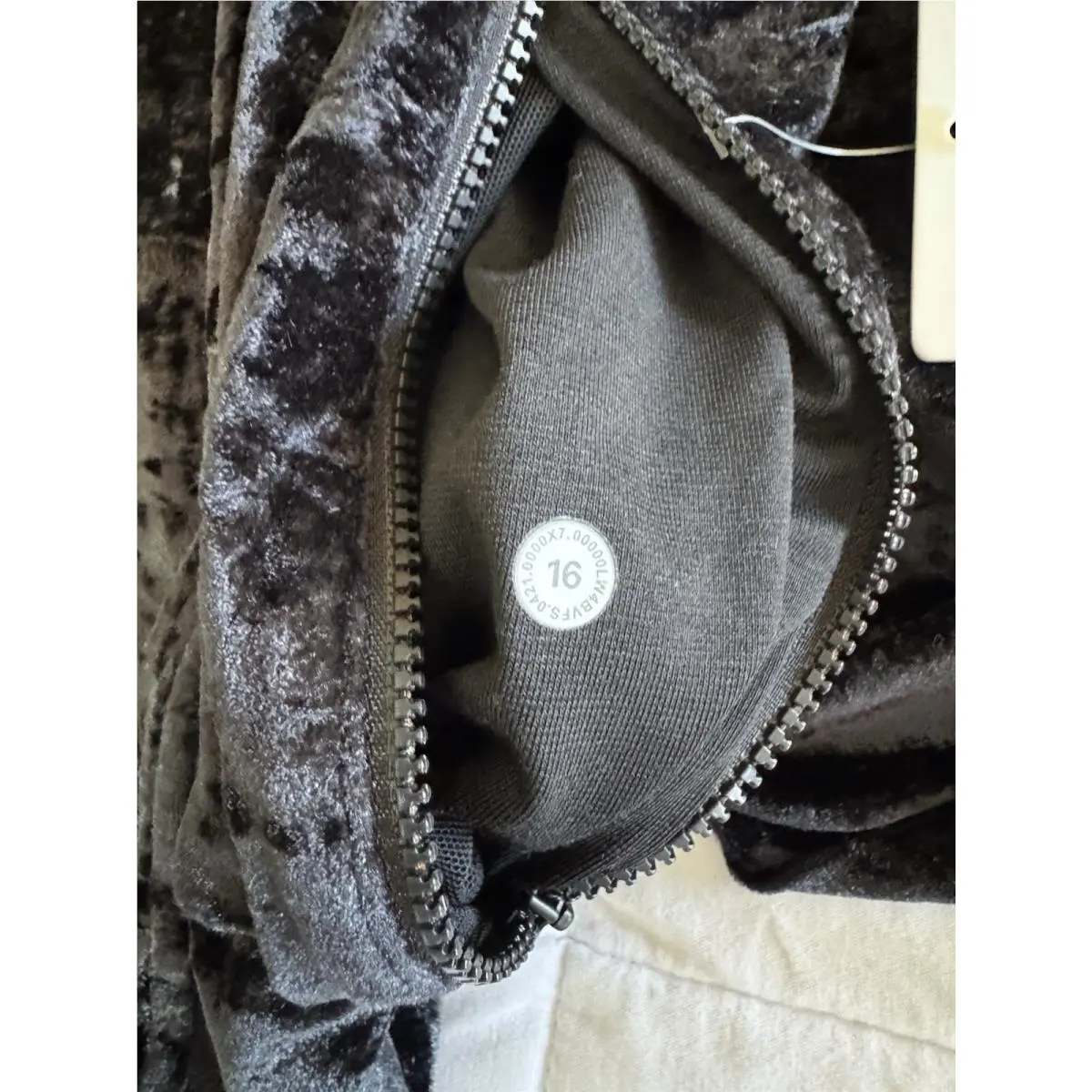 Lululemon clothing - Black 4