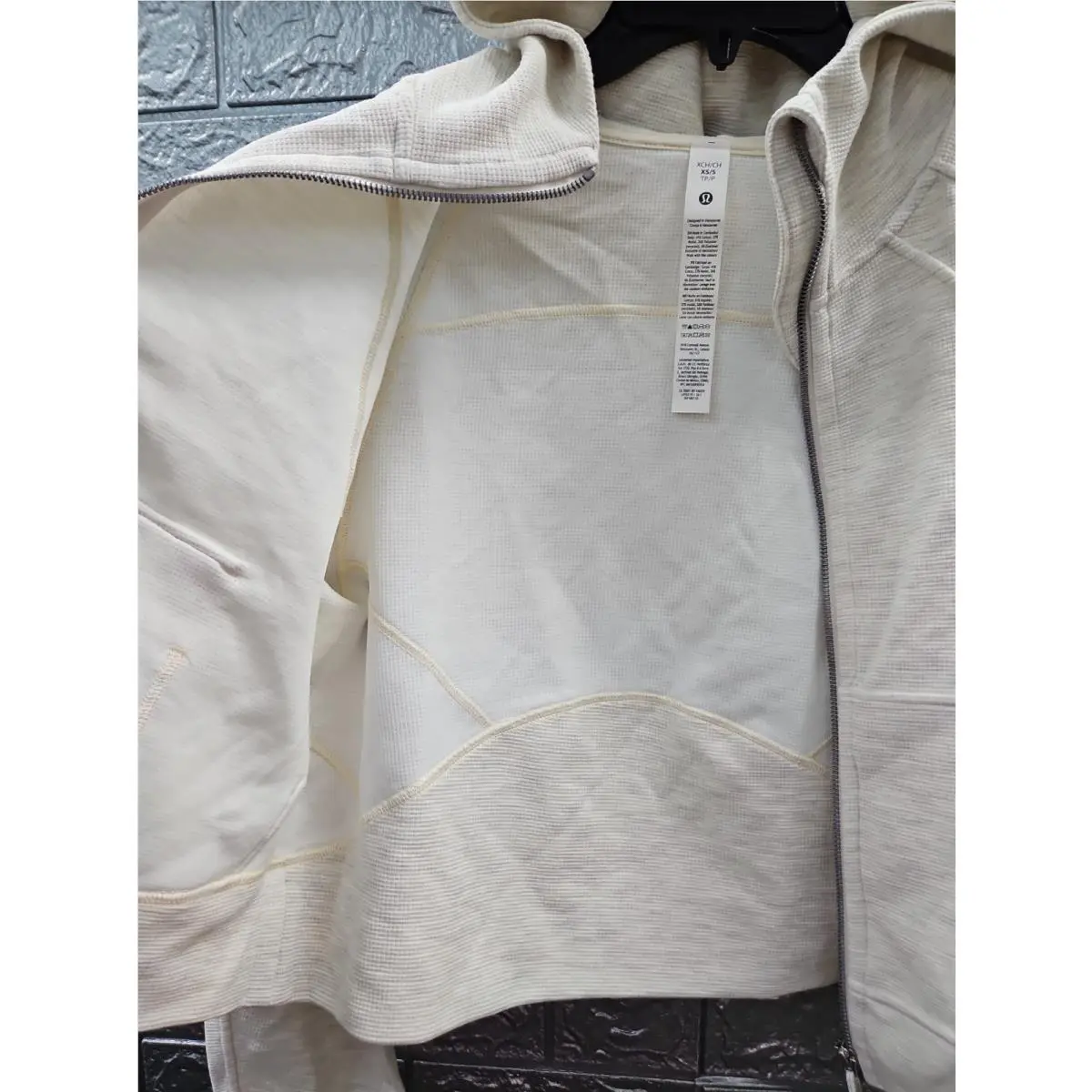 Lululemon clothing - Beige 4
