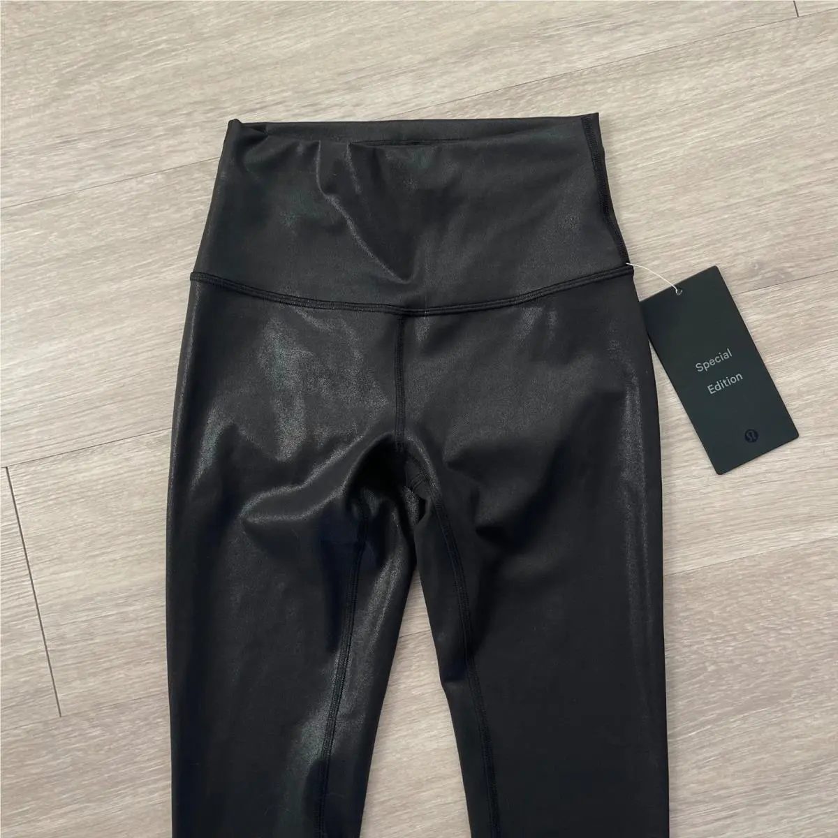Lululemon clothing - Wunder Train High-Rise Tight 28