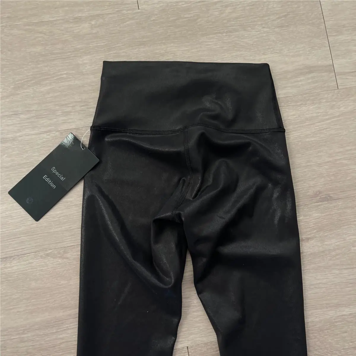Lululemon clothing - Wunder Train High-Rise Tight 28