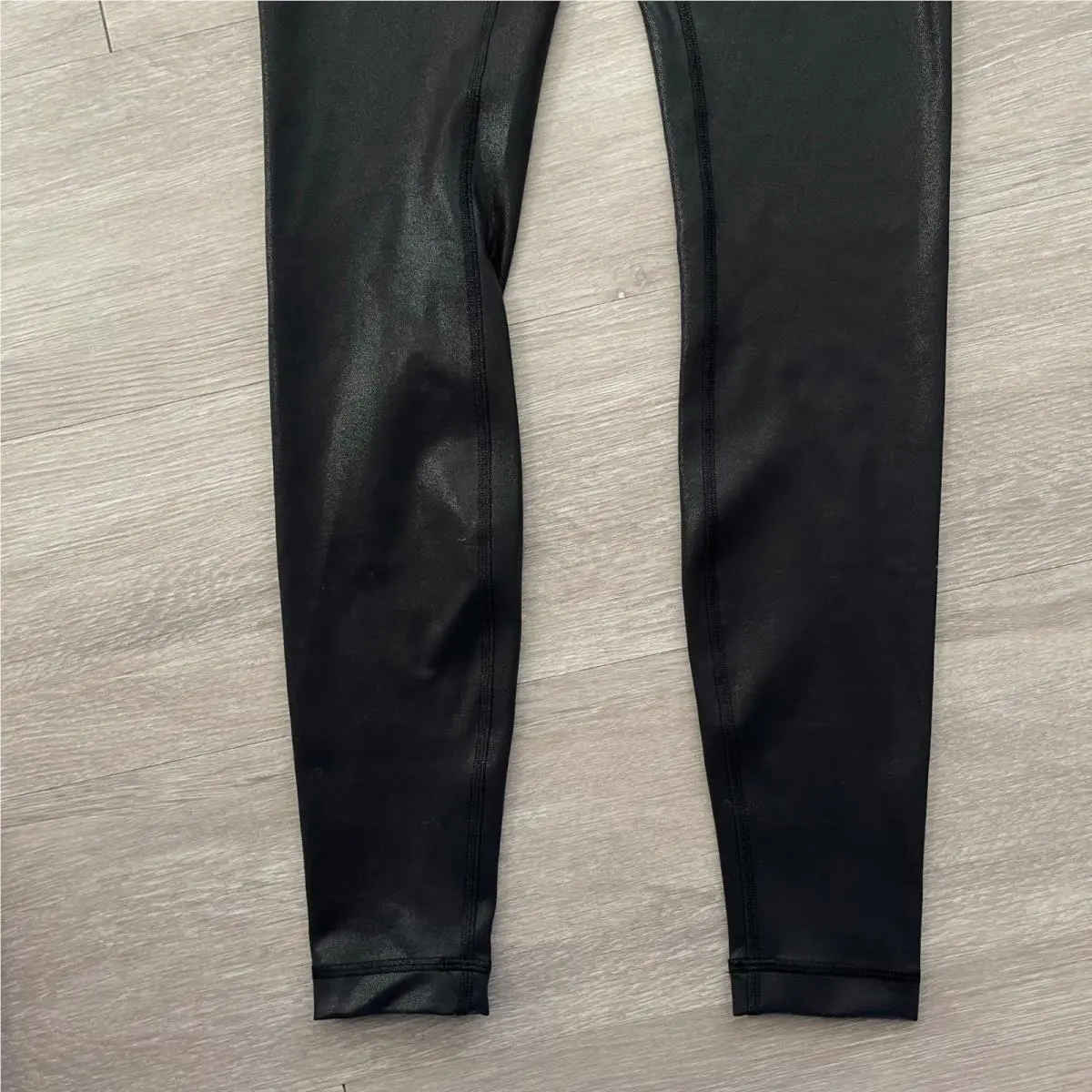 Lululemon clothing - Wunder Train High-Rise Tight 28