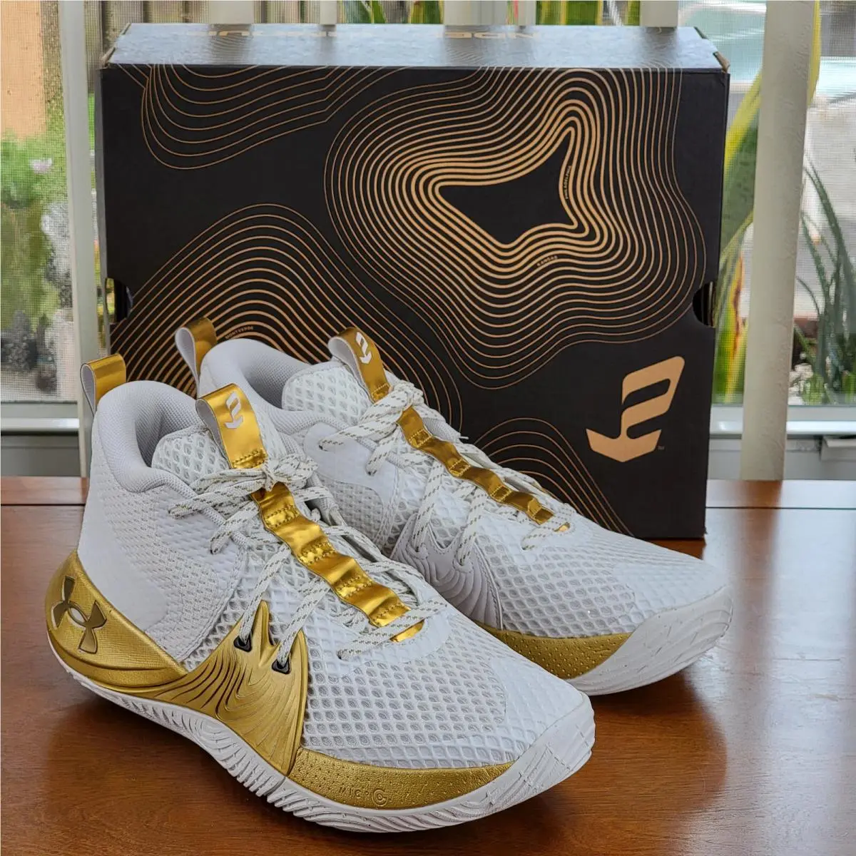 Under Armour Men`s UA Embiid 1 3023086-105 White/metallic Gold Size 9