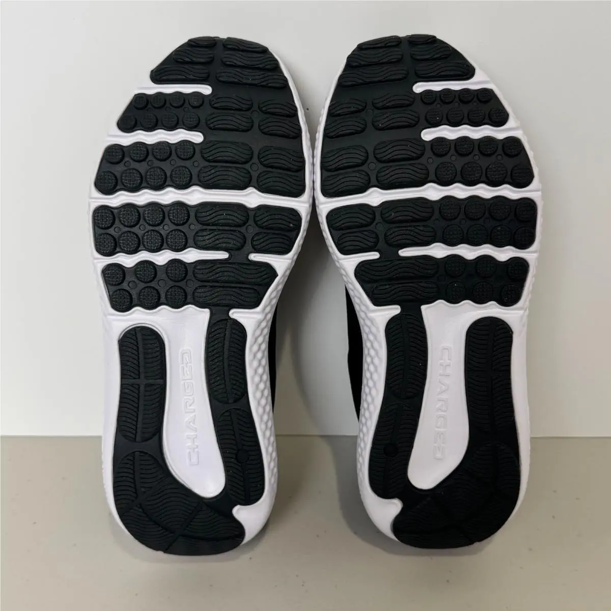 Under Armour shoes - Under Armour Charged Surge 4 - Black 6