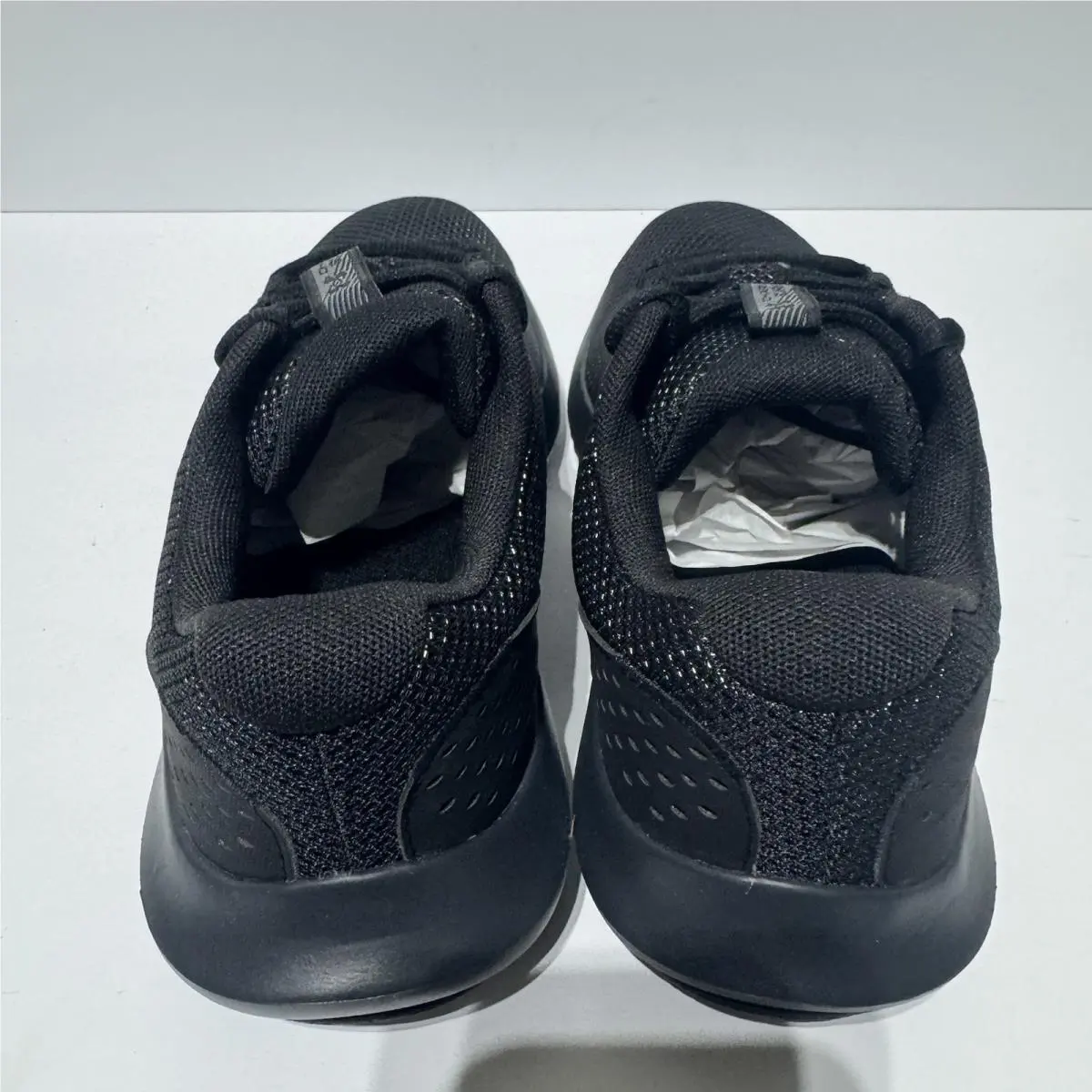 Under Armour shoes - Under Armour Surge - Surge - Black 2