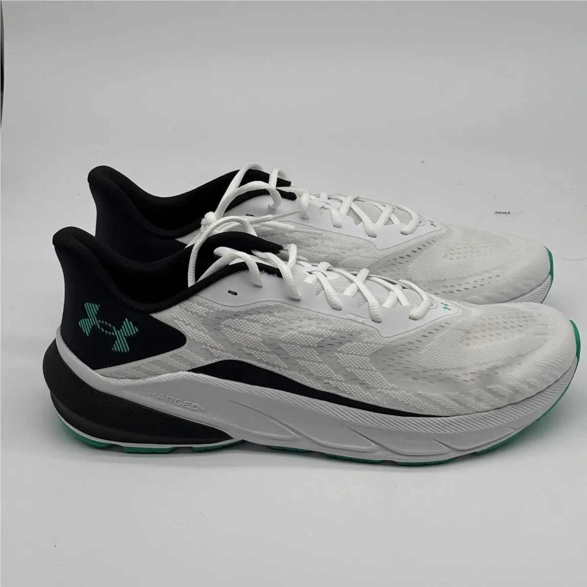 Under Armour UA Turbulence 3 Shoes Mens Size 15 White Black Running 3027409-101