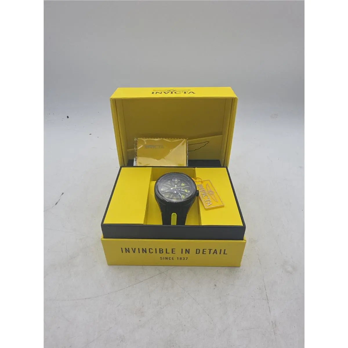 Invicta Racing Driftix D50753 Spinning Wheel Dial Black Yellow Mens Watch