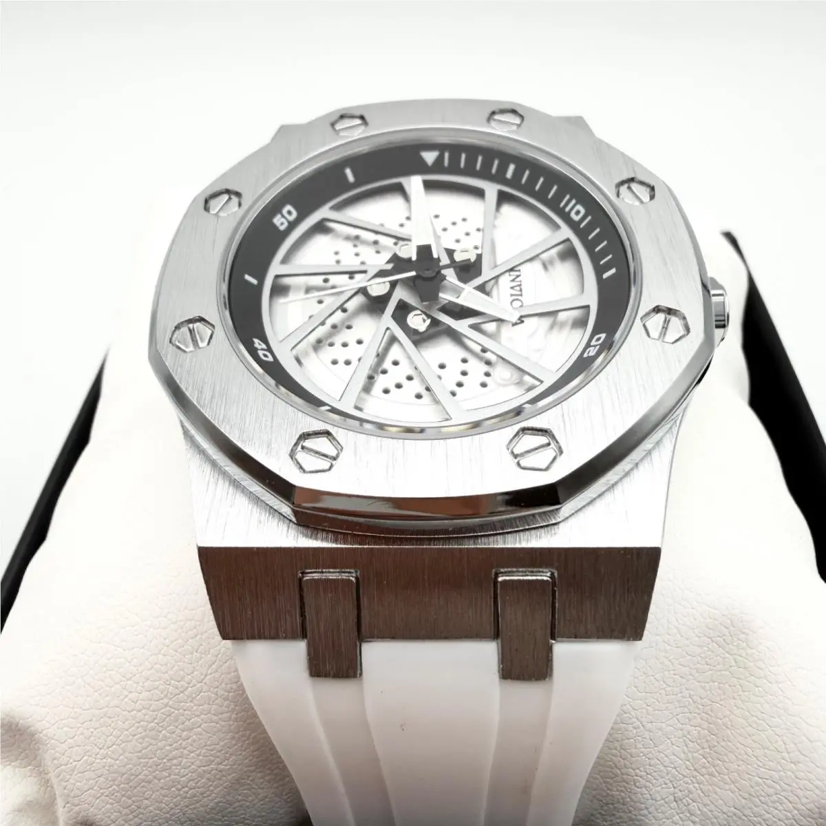 Men`s Invicta Royal Oak Offshore Diver White Stainless Steel Watch 42mm