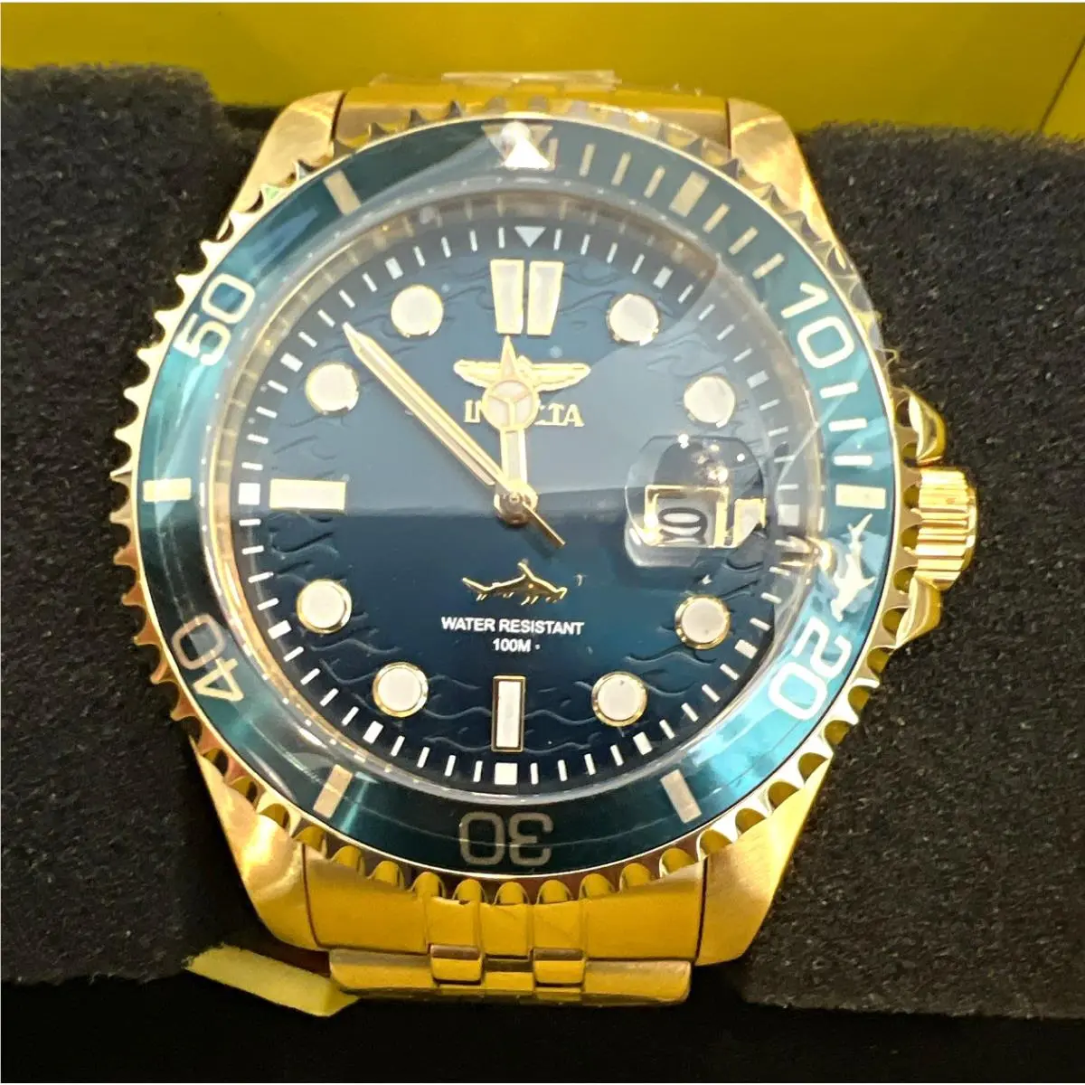 Invicta Pro Diver Mens Quartz Watch 41mm Blue Dial Gold Bracelet . 30612