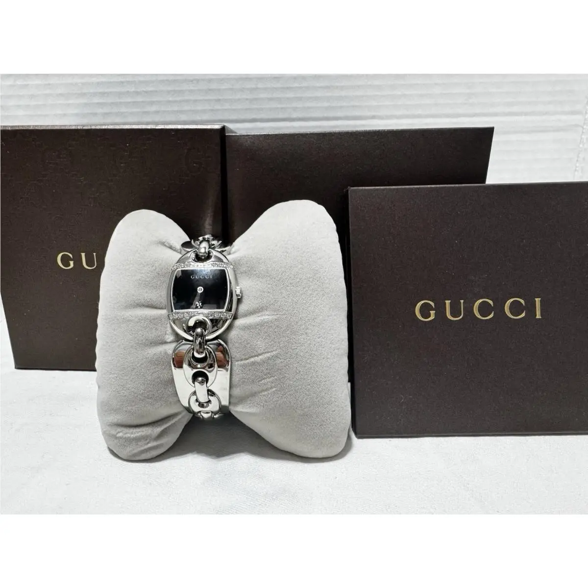YA12507 Gucci Marina Chain Bangle Quartz Diamond Black Dial Ladies Watch